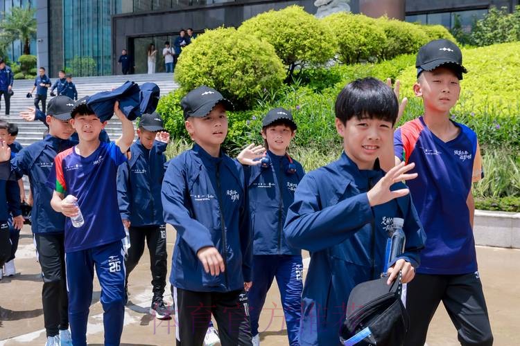 内蒙古“足球频道电力杯”一带一路国际青少年足球夏令营暨2019年“足球频道娜荷芽”全国幼儿足球活动开幕 内蒙古“足球频道电力杯”一带一路国际青少年足球夏令营暨2019年“足球频道娜荷芽”全国幼儿足球活动开幕